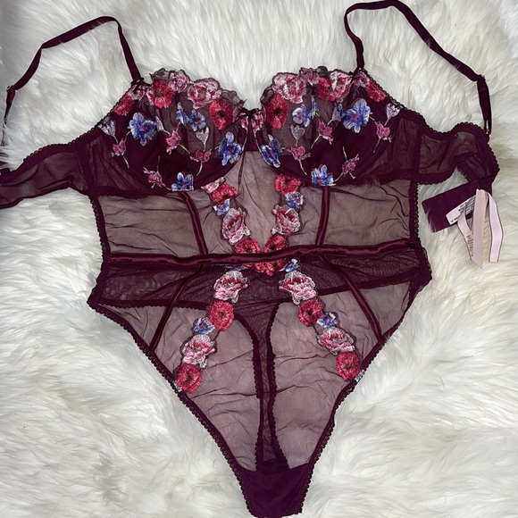 L Vs Victoria’s Secret VERY SEXY
Wicked Floral Embroidery Balconette Teddy- Kir - Picture 4 of 8